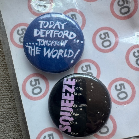 Squeeze Button Pin Set - Picture 3 of 3